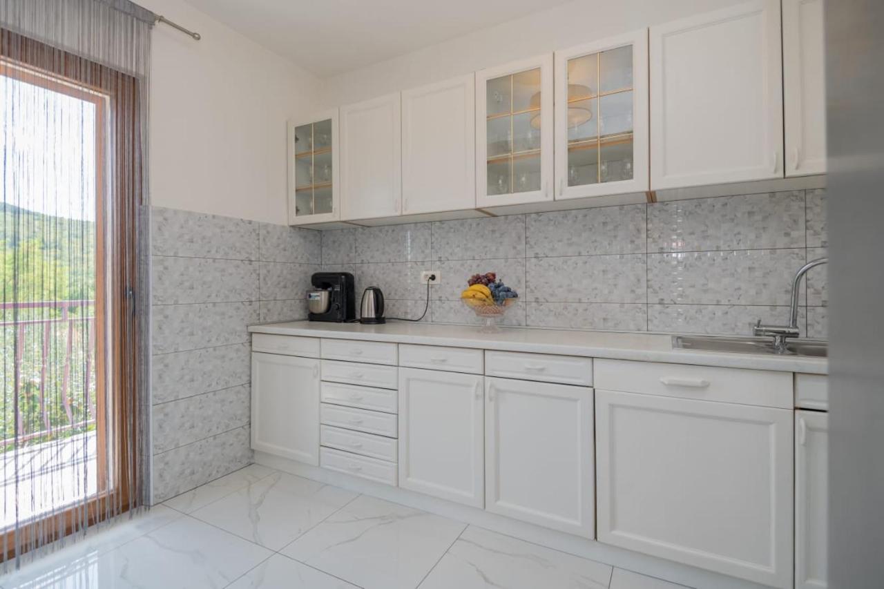 Holiday Home Tone, Makarska - Drum Buitenkant foto